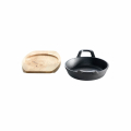 Cast iron serving pan with 2 handles Ø 12 cm and wooden coaster