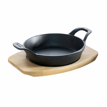 Cast iron serving pan with 2 handles Ø 18 cm and wooden coaster