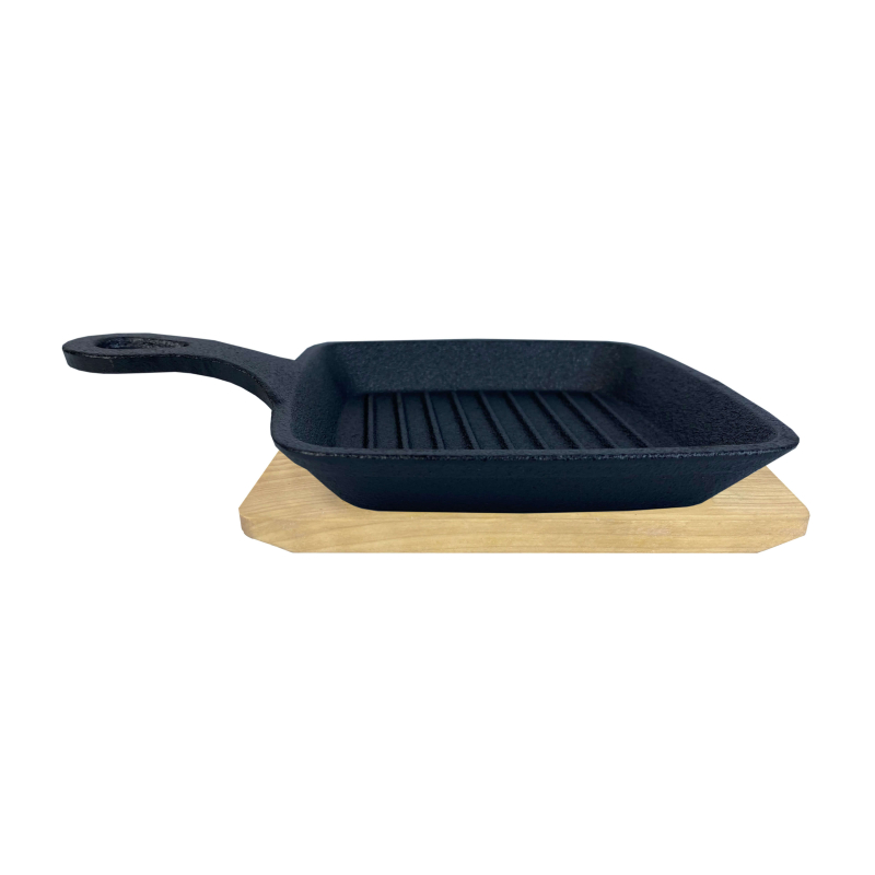 Cast iron pan with handle 14x14 cm with wooden coaster